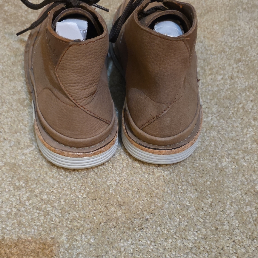 Clarks Men's Tan Chukka Boots - Picture 4 of 5